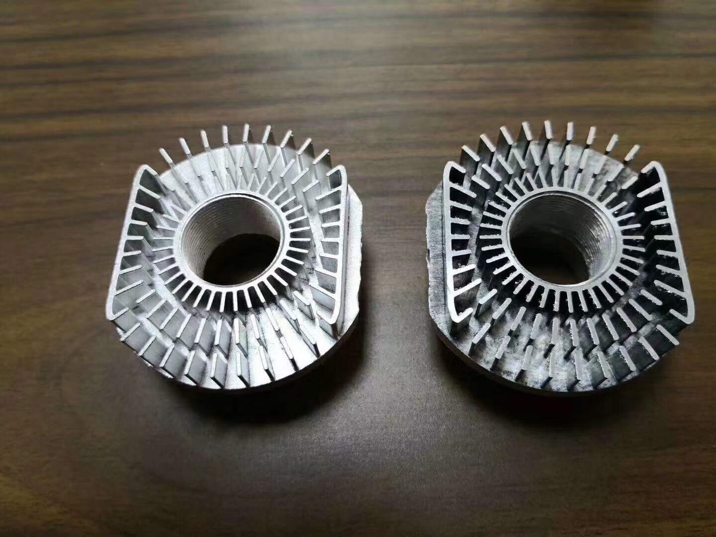 鋁件車燈散熱器拋光效果圖